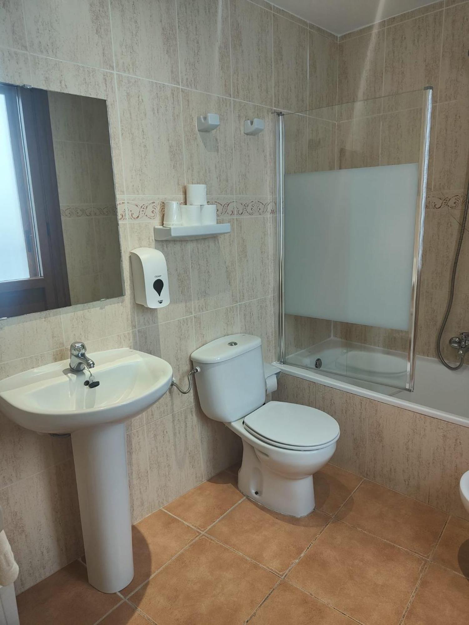 Hotel Acebo Plaza Mayor Jaca Luaran gambar